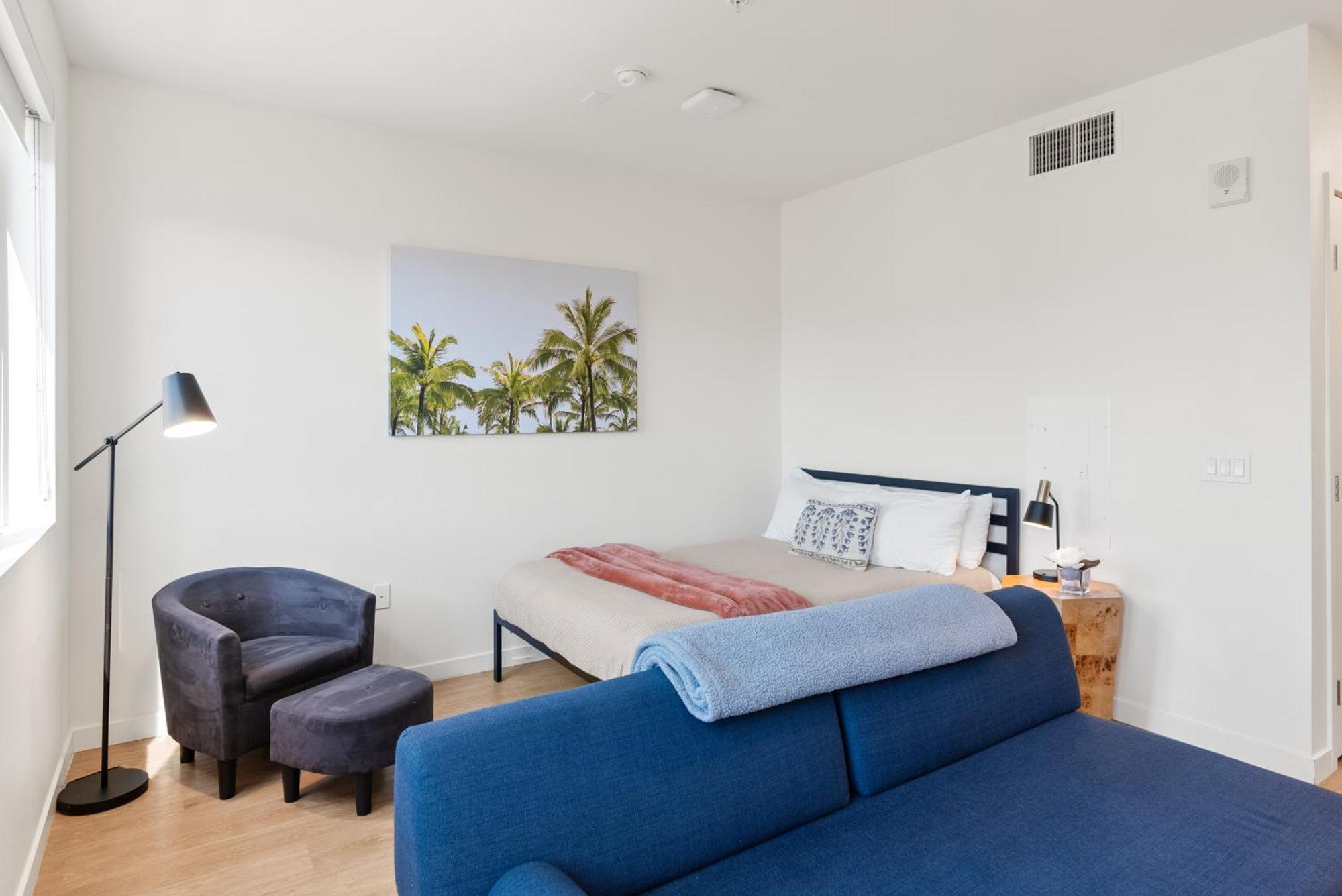 Bright Studio On Sunset Blvd Pool, Parking, Gym — Photos 2